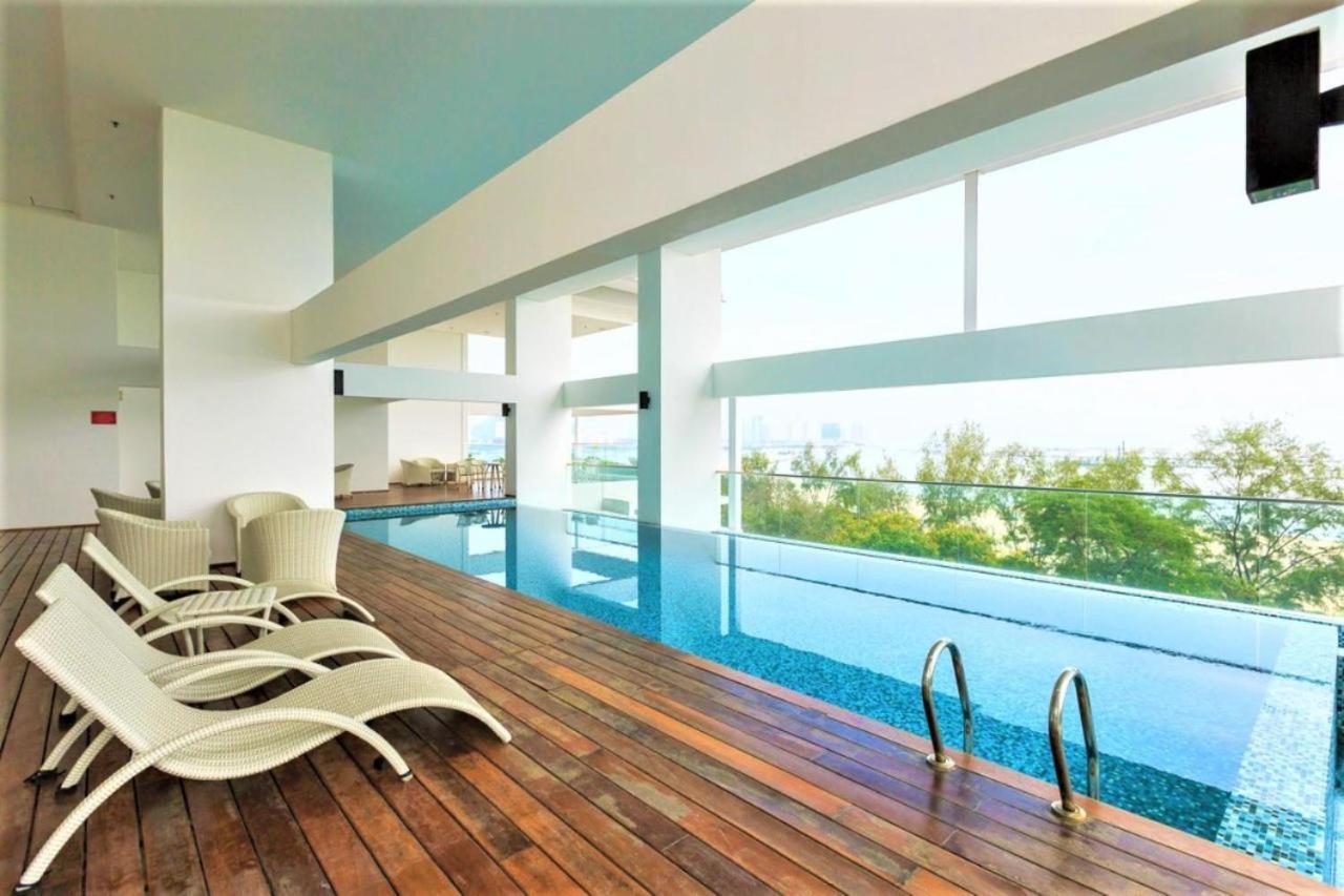 Sunrise Gurney Premium Executive City/Seafront Suite - Penang จอร์จทาวน์ ภายนอก รูปภาพ