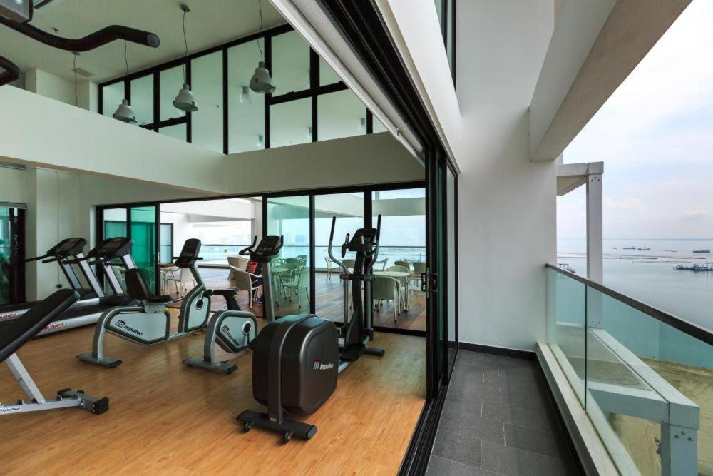 Sunrise Gurney Premium Executive City/Seafront Suite - Penang จอร์จทาวน์ ภายนอก รูปภาพ
